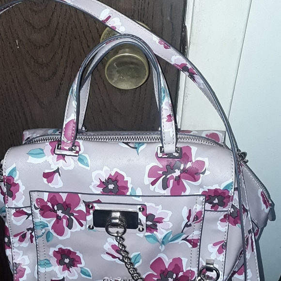 G by Guess Handbags - PRETTY FLORAL GUESS BAG!  NEW LISTING!😊